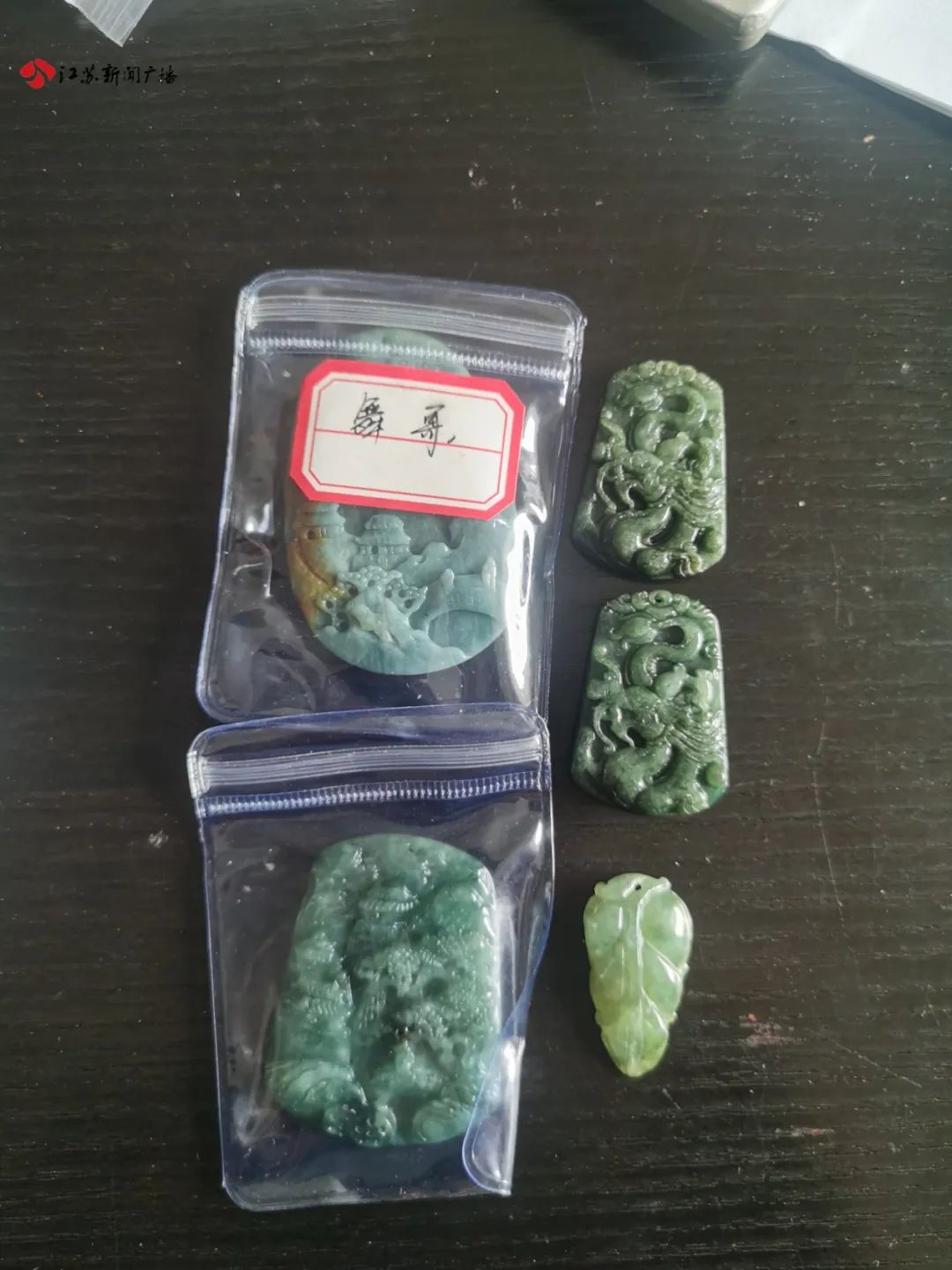 DƬ